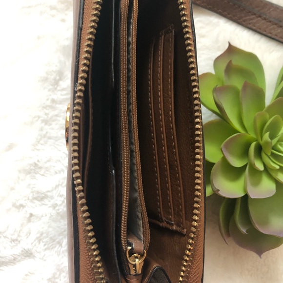 MICHEAL KORS Wristlet Wallet!! - Picture 6 of 7